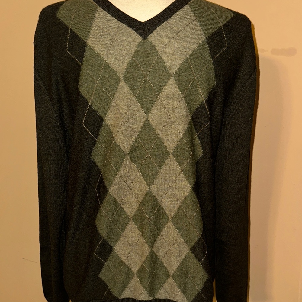 Banana Republic Men's Argyle V-Neck Sweater - Black and Gray